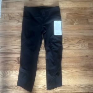 Lululemon On Pace Crop